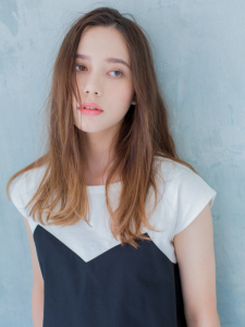スタッフ「YUSUKE YAEGASHI」が担当したヘアスタイル「【抜け感ウェーブ×透明感ベージュ】」