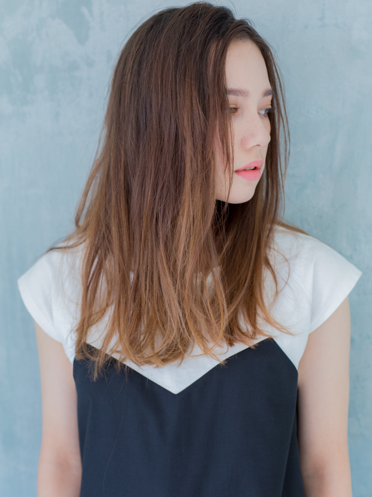 ヘアスタイル「【抜け感ウェーブ×透明感ベージュ】」の側面画像