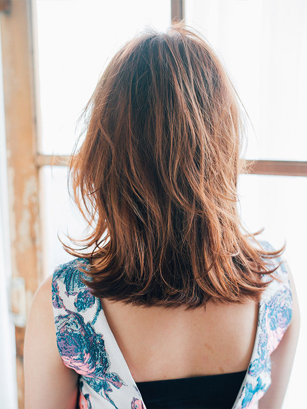 ヘアスタイル「【ヘアアレンジが可愛いヌーディーベージュ】」の背面画像